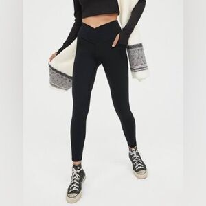 Aerie off-line real me cross over 7/8 legging black S short, high-rise pockets​